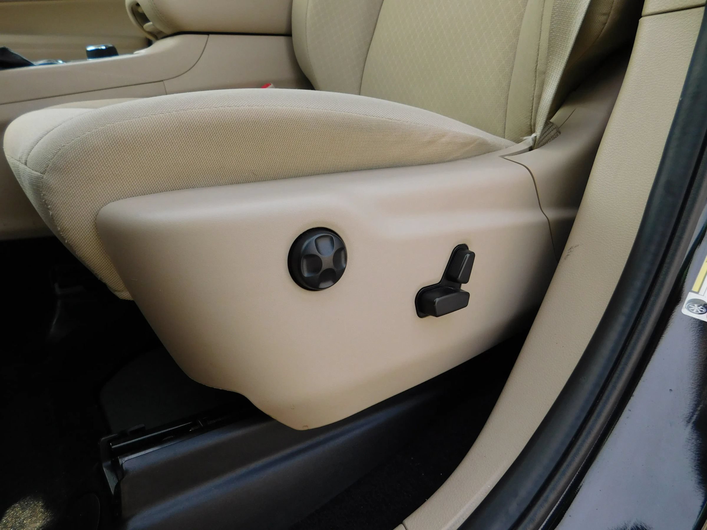 Used 2021 Jeep Grand Cherokee Laredo AWD/4WD image 19