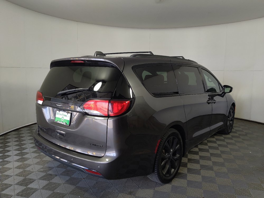 Used 2018 Chrysler Pacifica Limited w/ S Appearance Package FWD image 7