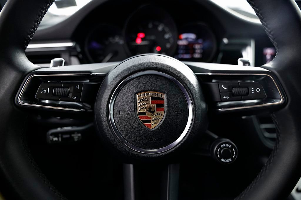 Certified 2025 Porsche Macan image 33