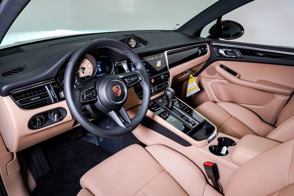 New 2026 Porsche Macan AWD/4WD image 4