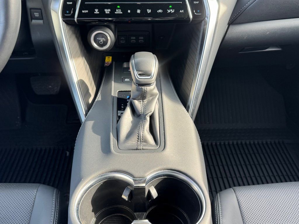 Used 2024 Toyota Venza Limited image 18