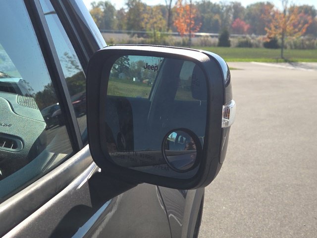 Used 2016 Jeep Renegade Latitude AWD/4WD image 7