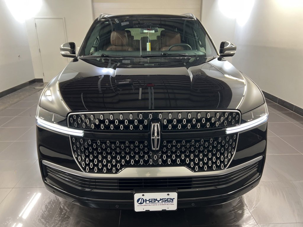 New 2026 Lincoln Navigator Reserve image 2