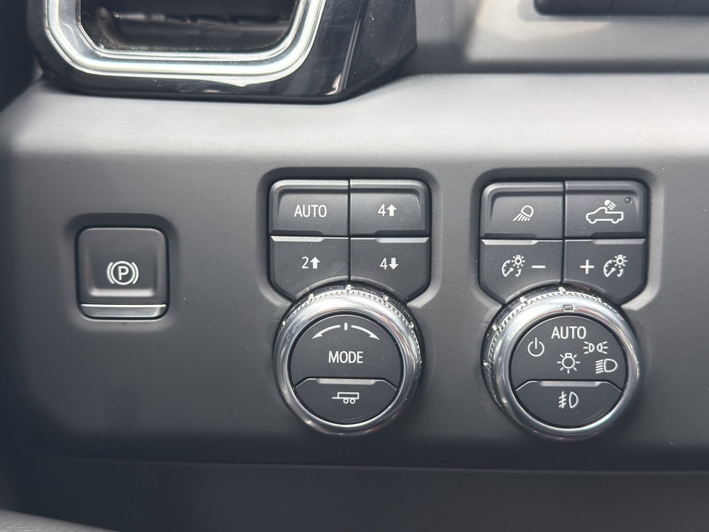 Used 2024 GMC Sierra 1500 Denali w/ Technology Package AWD/4WD image 18