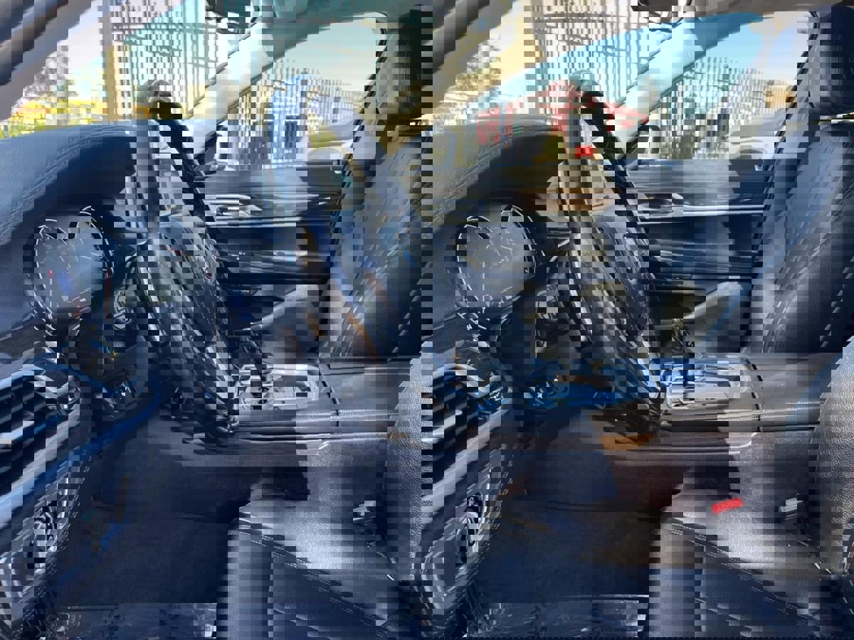 Used 2019 BMW 740i xDrive image 19