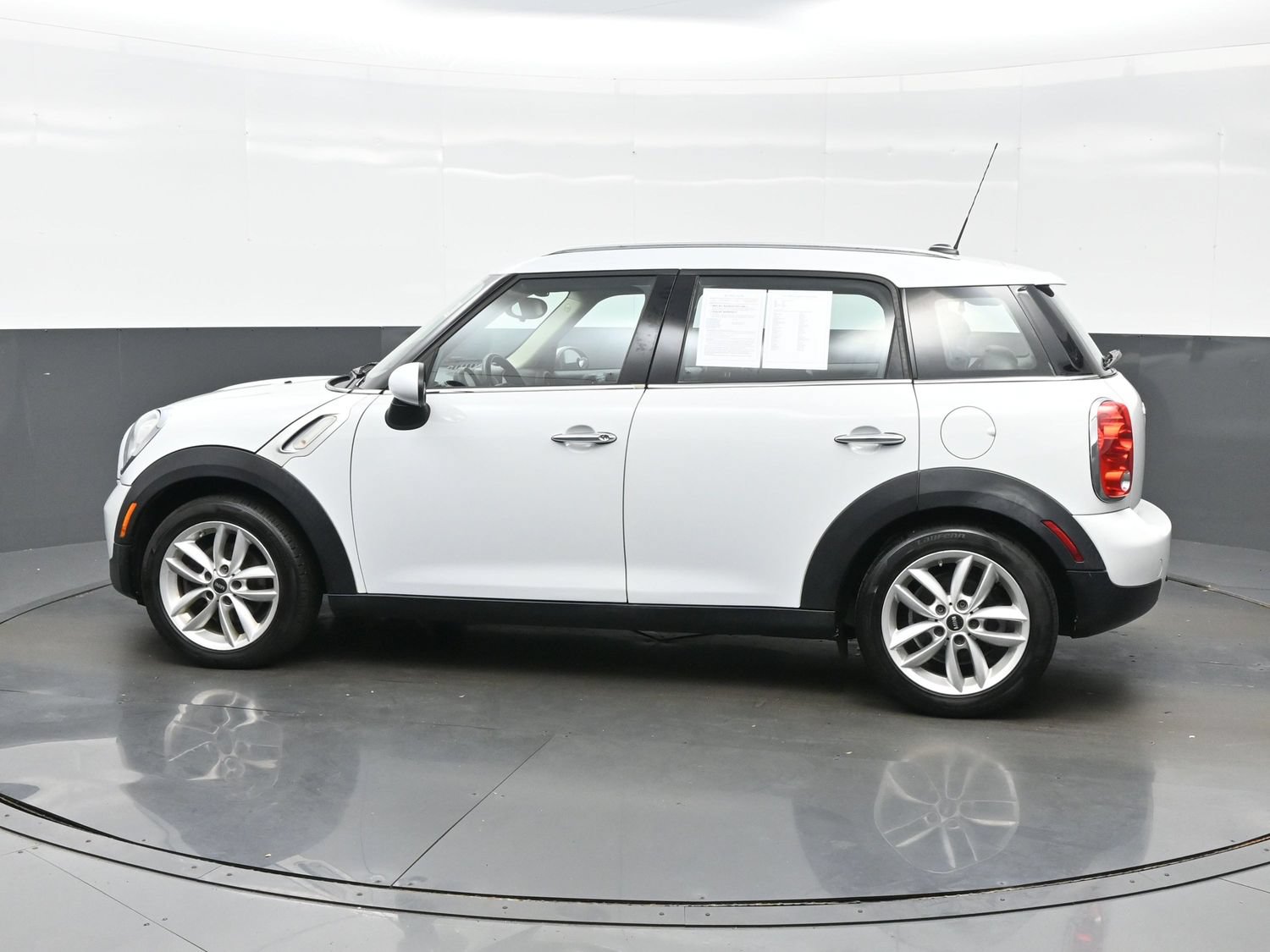 Used 2012 MINI Cooper Countryman FWD image 3