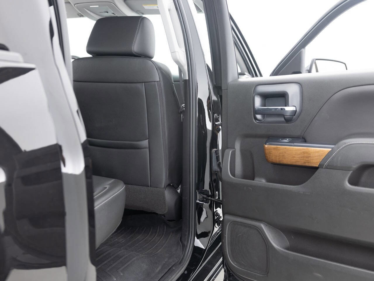 Used 2018 Chevrolet Silverado 1500 LTZ w/ Sport Package image 30