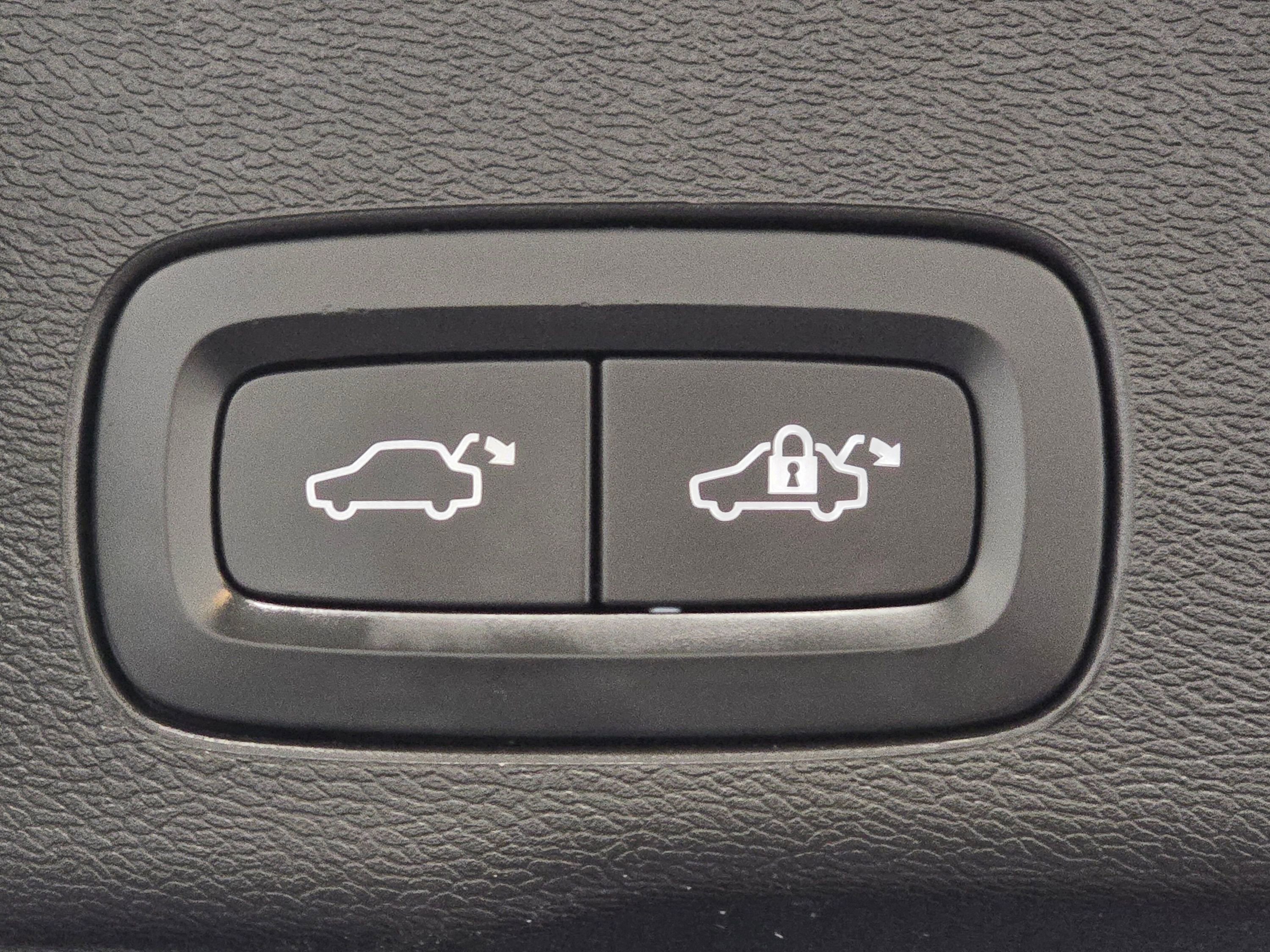 Used 2021 Volvo XC60 T5 R-Design w/ Protection Package Premier image 24