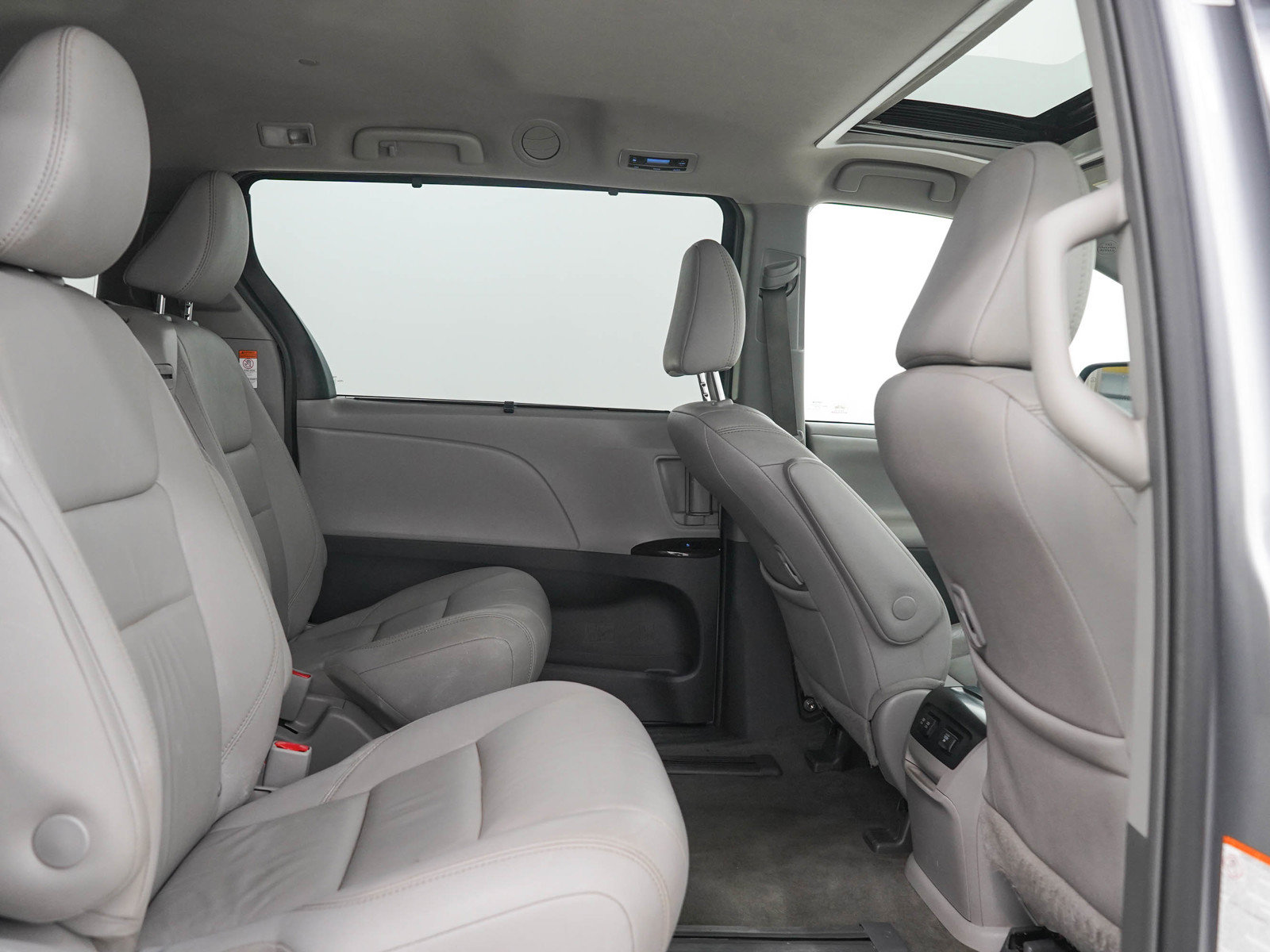 Used 2018 Toyota Sienna XLE FWD image 14