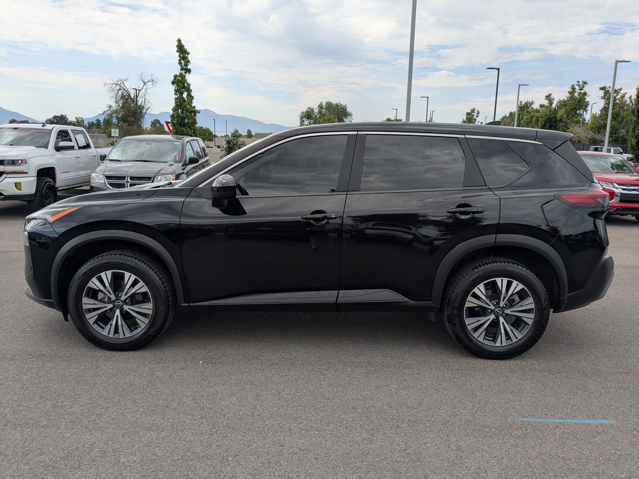 Used 2023 Nissan Rogue SV AWD/4WD image 9