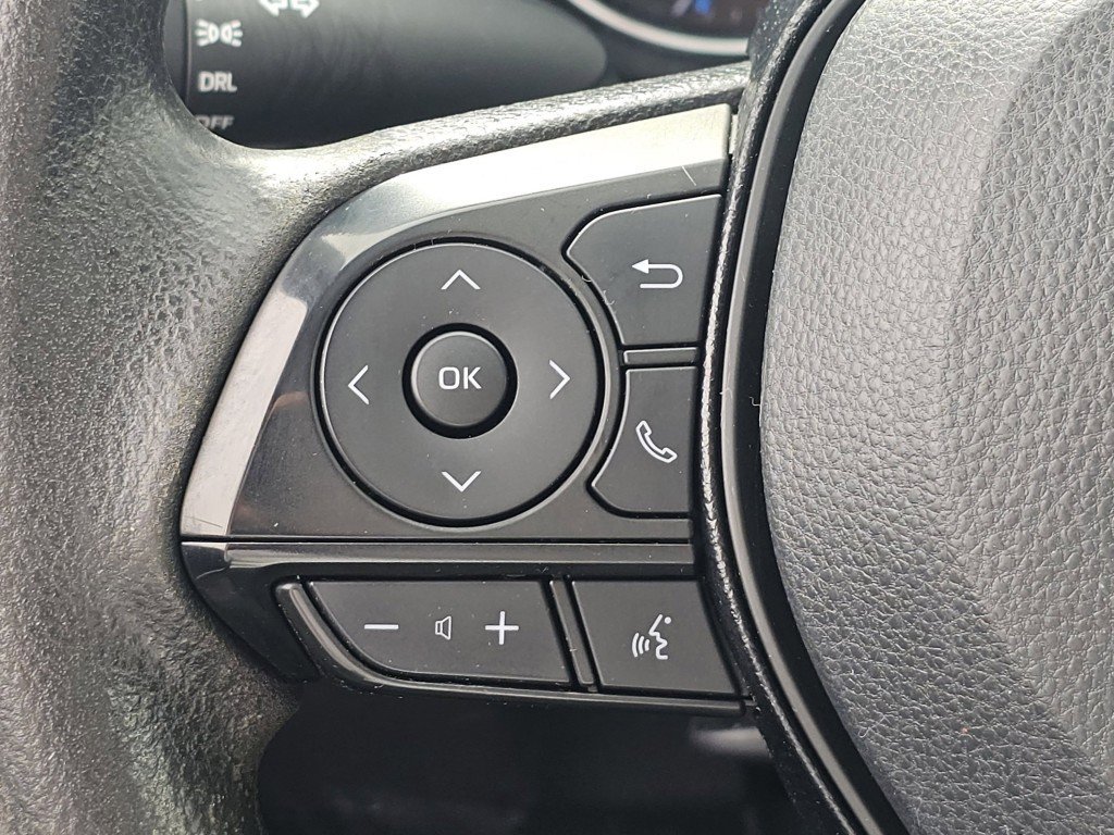 Used 2021 Toyota RAV4 LE image 14