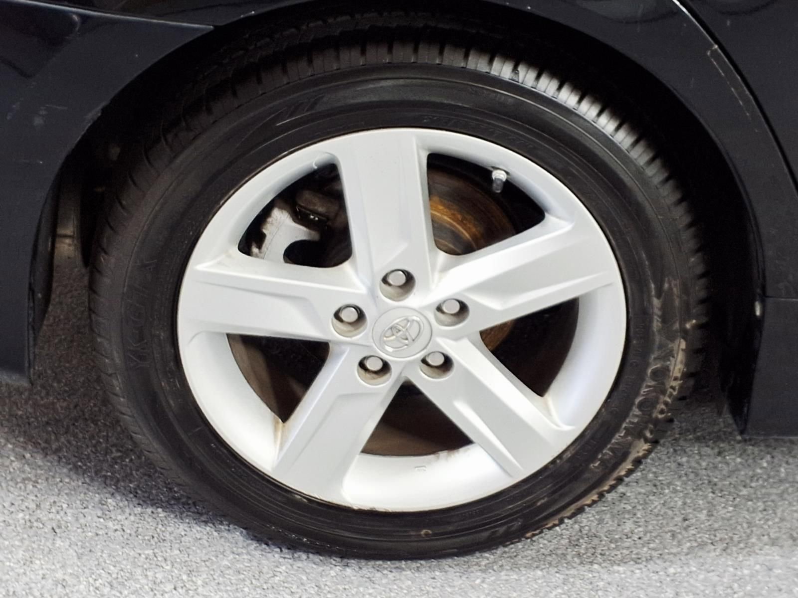 Used 2014 Toyota Camry SE FWD image 6
