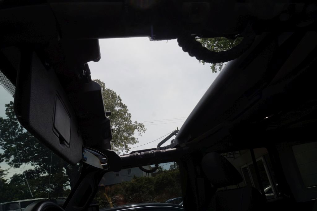 Used 2018 Jeep Wrangler Unlimited Sport S image 36
