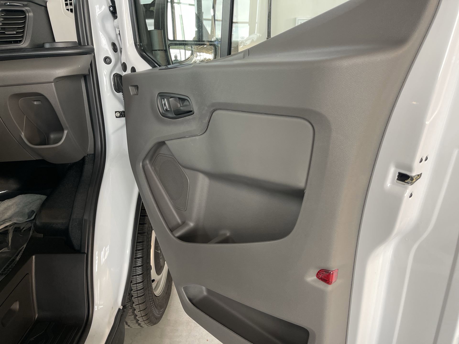 New 2024 Ford Transit 250 148 Medium Roof image 40