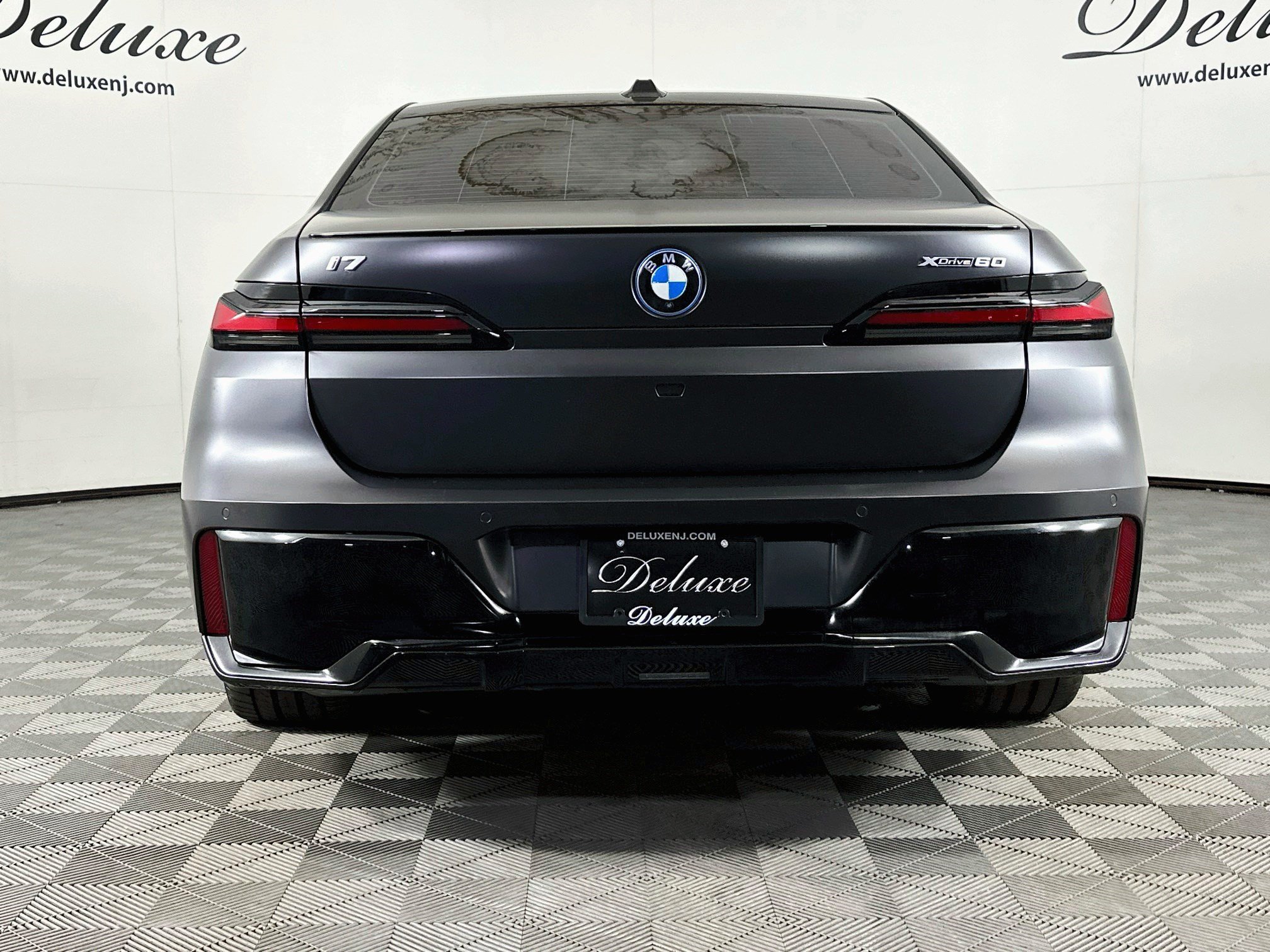 Used 2023 BMW i7 xDrive60 w/ Executive Package 2 AWD/4WD image 5