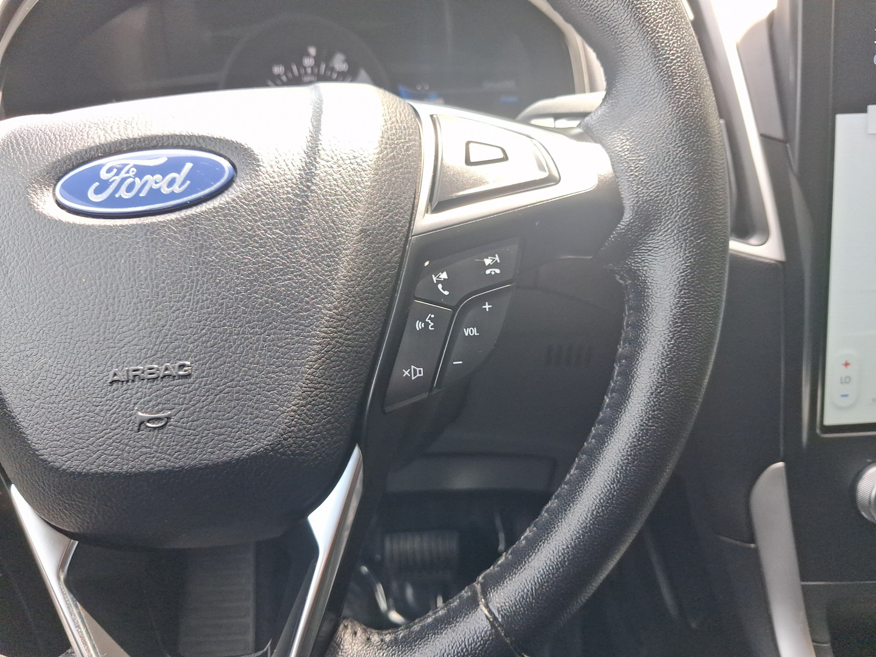 Used 2024 Ford Edge SEL AWD/4WD image 16