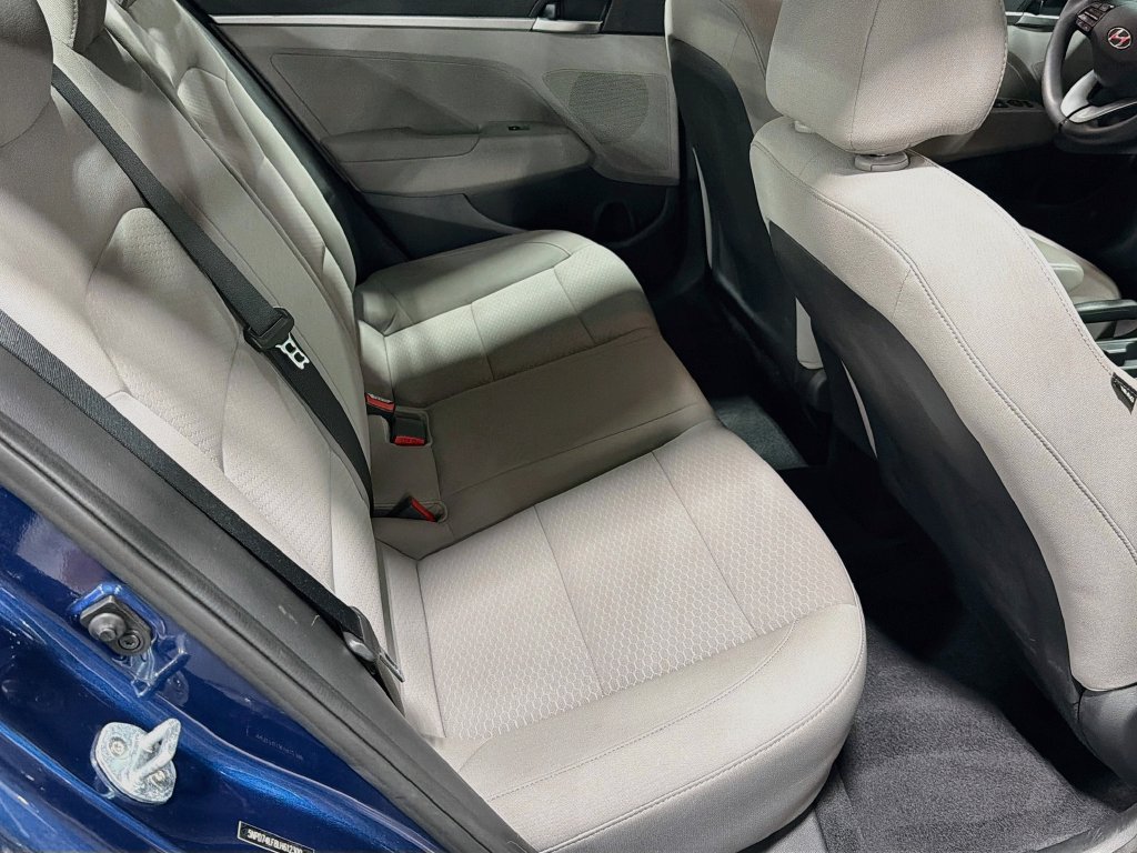 Used 2020 Hyundai Elantra SE FWD image 19