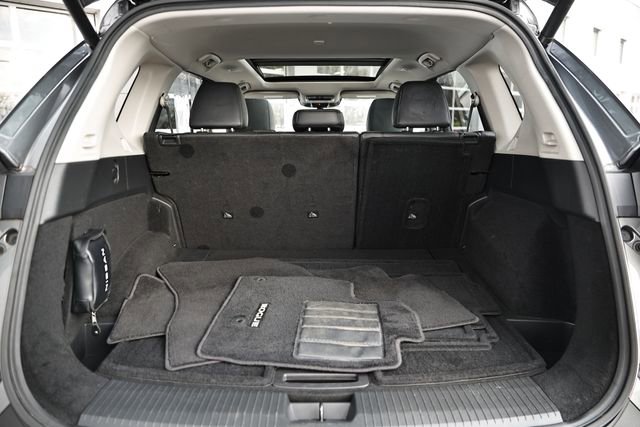 Used 2023 Nissan Rogue SL w/ SL Premium Package image 30