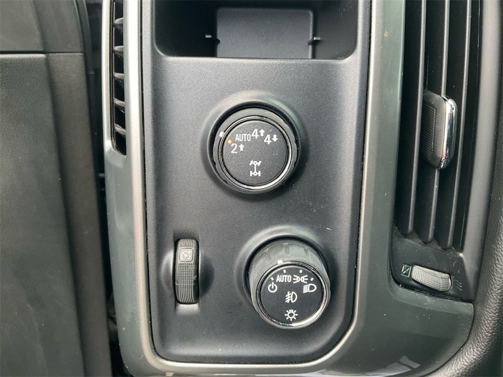 Used 2018 Chevrolet Silverado 1500 LT w/ All Star Edition image 11