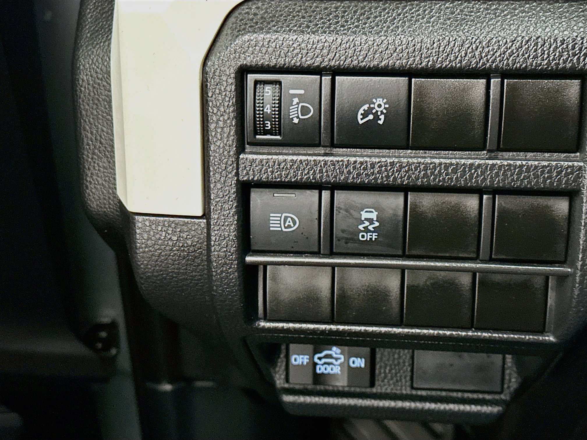 Used 2024 Toyota Tacoma TRD Off-Road AWD/4WD image 17