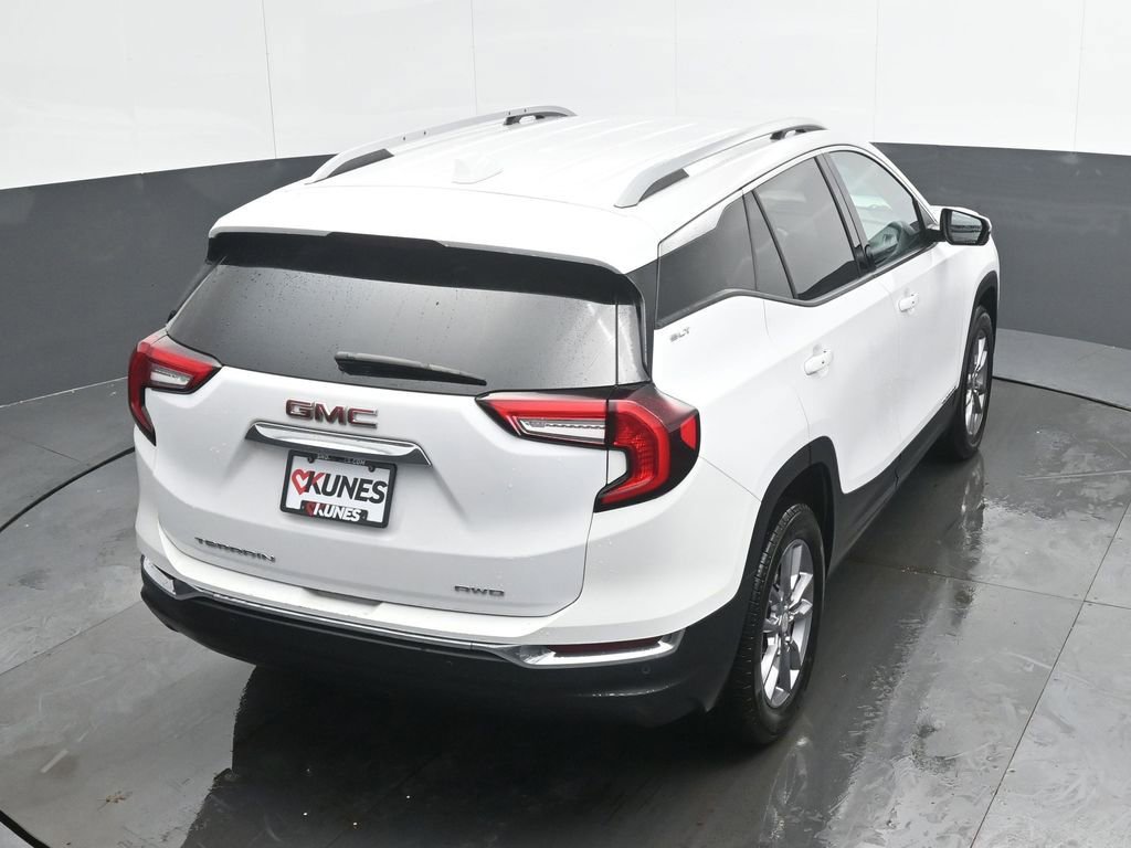 Used 2023 GMC Terrain SLT image 13