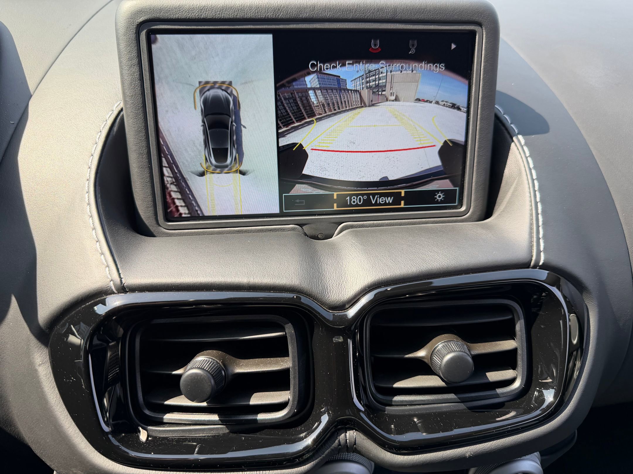 Used 2020 Aston Martin V8 Vantage Coupe image 25