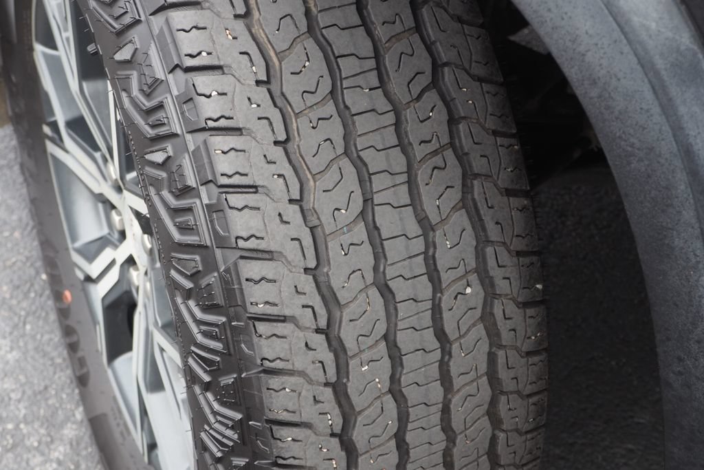 Used 2024 GMC Acadia AT4 w/ Luxury Package AWD/4WD image 10