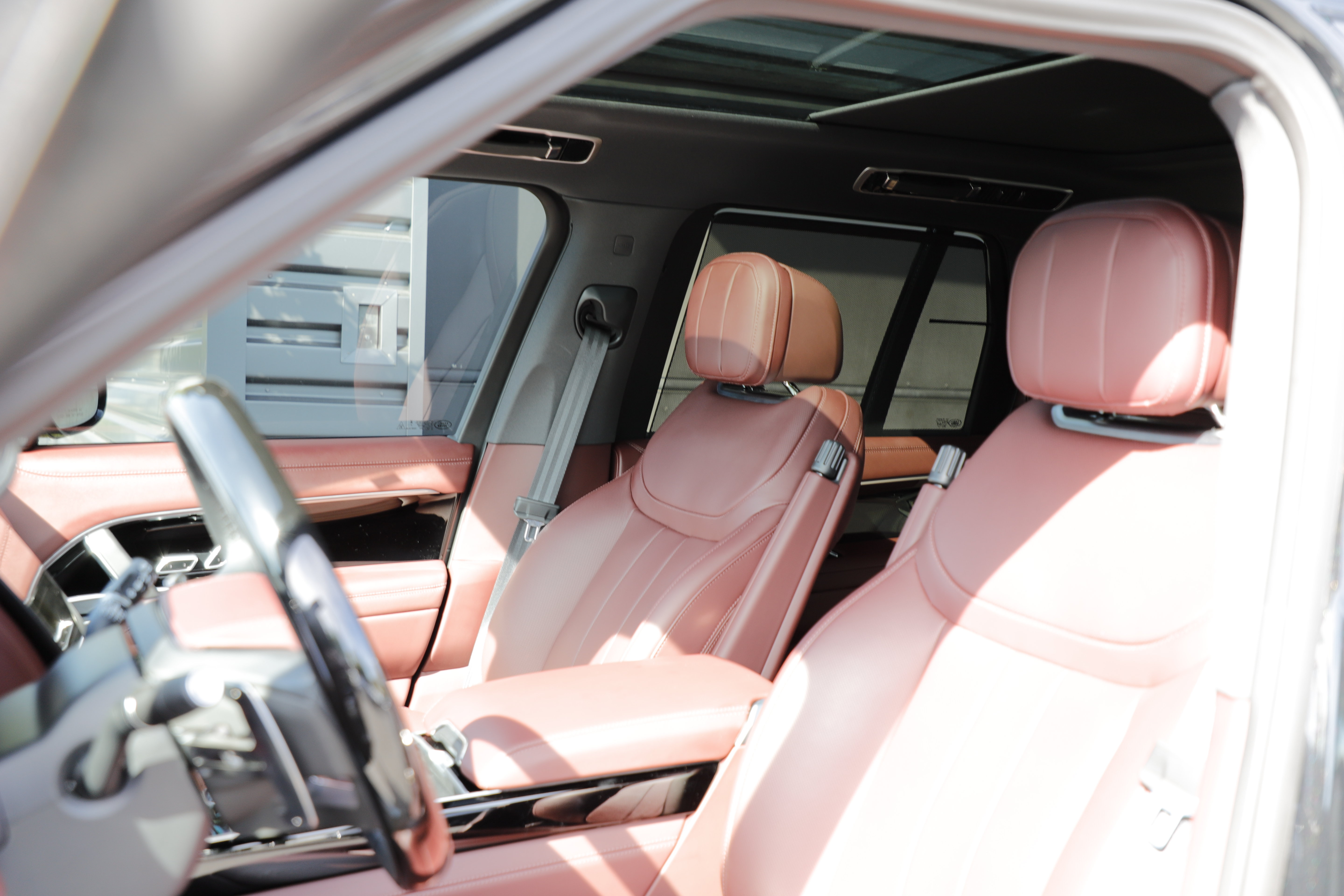 Certified 2025 Land Rover Range Rover SE AWD/4WD image 19