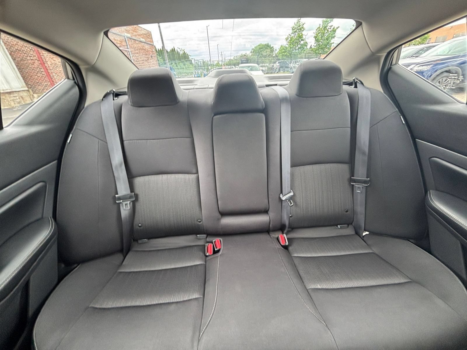Used 2025 Nissan Altima 2.5 SV FWD image 33