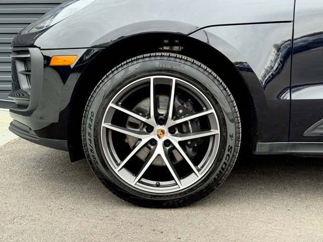 Certified 2025 Porsche Macan image 11