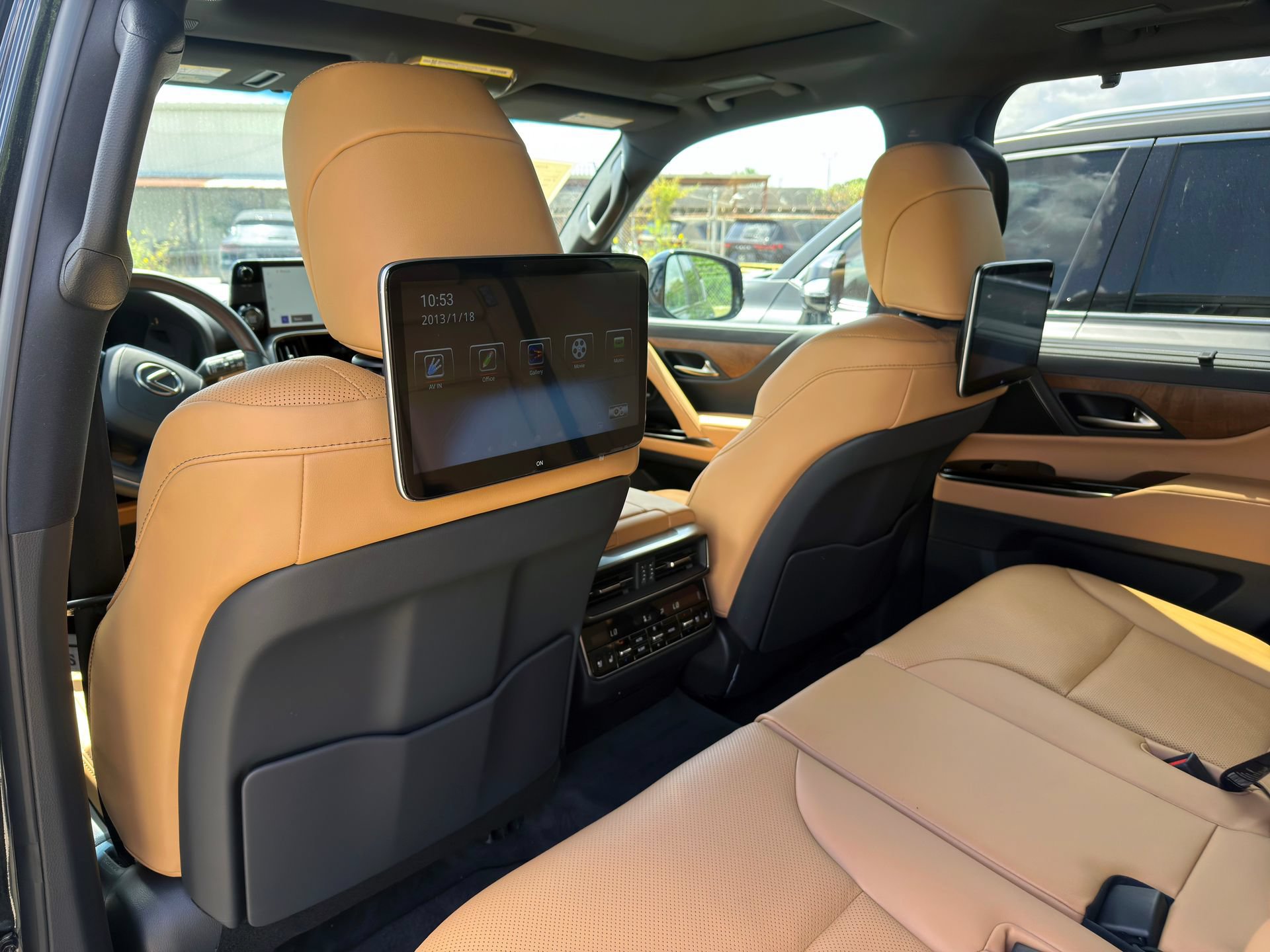 Used 2026 Lexus LX 600 4WD w/ Luxury Package image 24