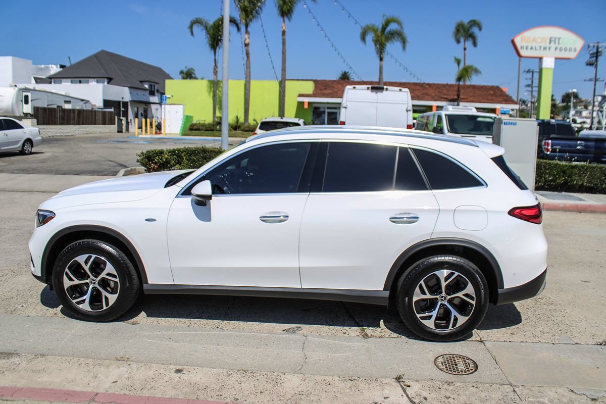 Used 2025 Mercedes-Benz GLC 350e 4MATIC image 2