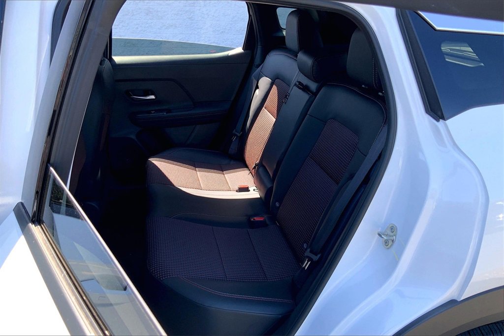 New 2025 Nissan Kicks SR image 10