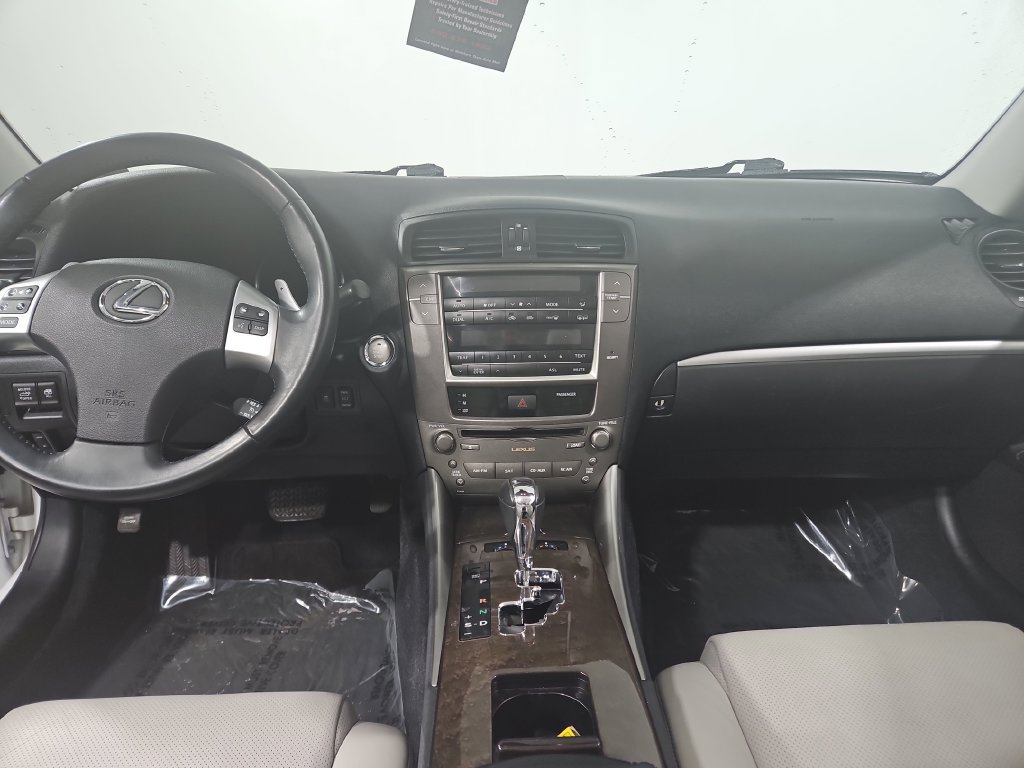 Used 2011 Lexus IS 250C w/ Luxury Pkg RWD image 18