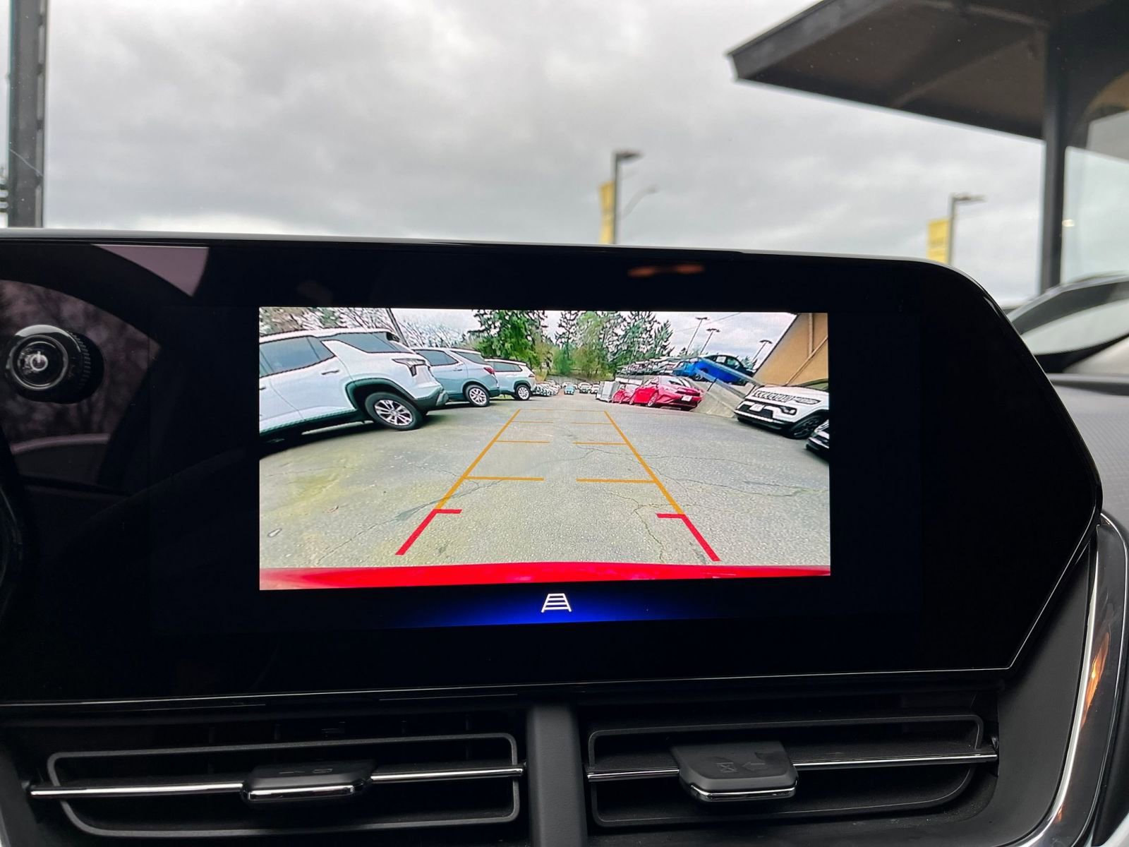 Used 2025 Chevrolet Trax LT FWD image 17