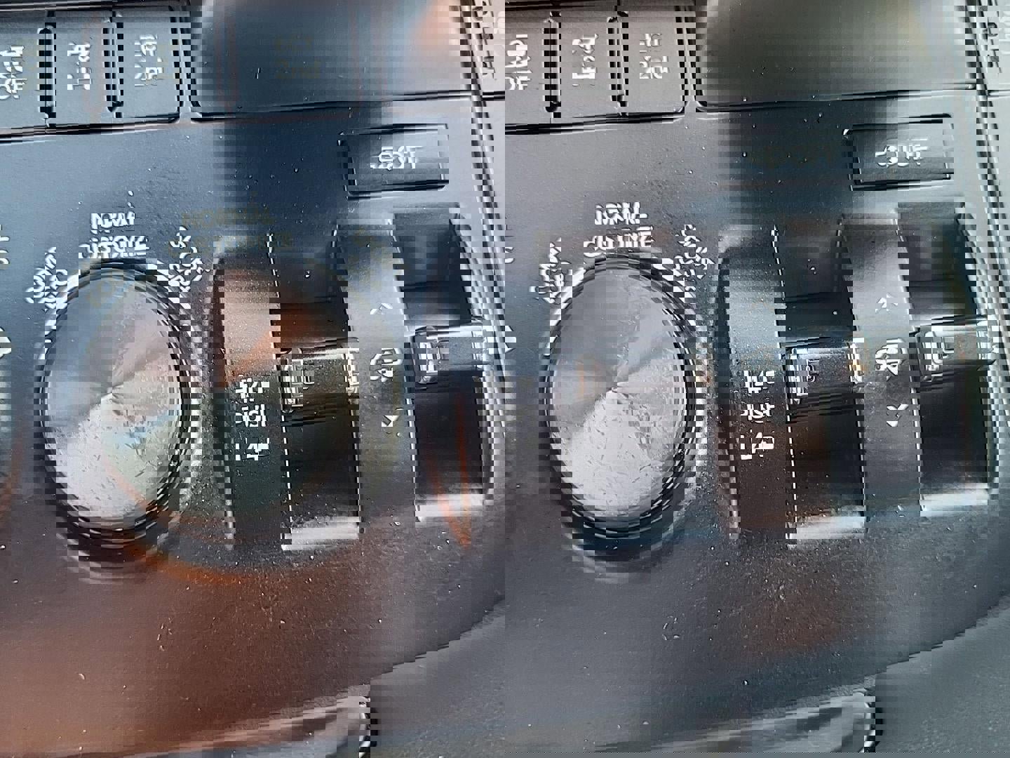 Used 2020 Lexus LX 570 4WD w/ Sport Package image 18