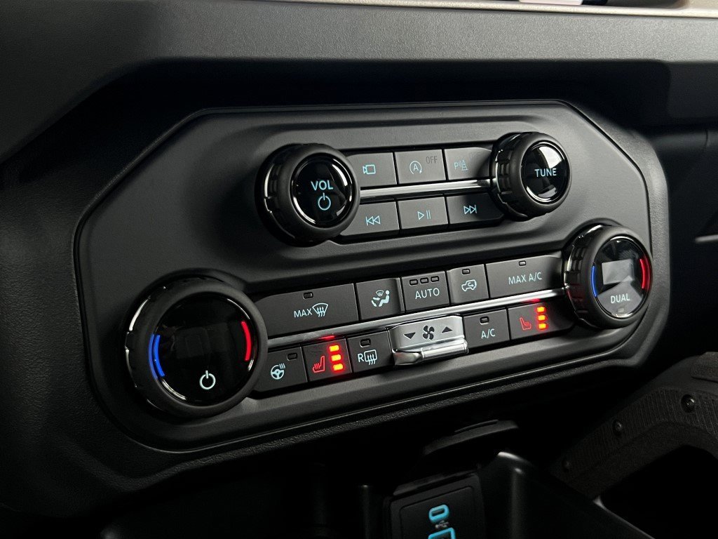 New 2025 Ford Bronco Outer Banks w/ Sasquatch Package image 17