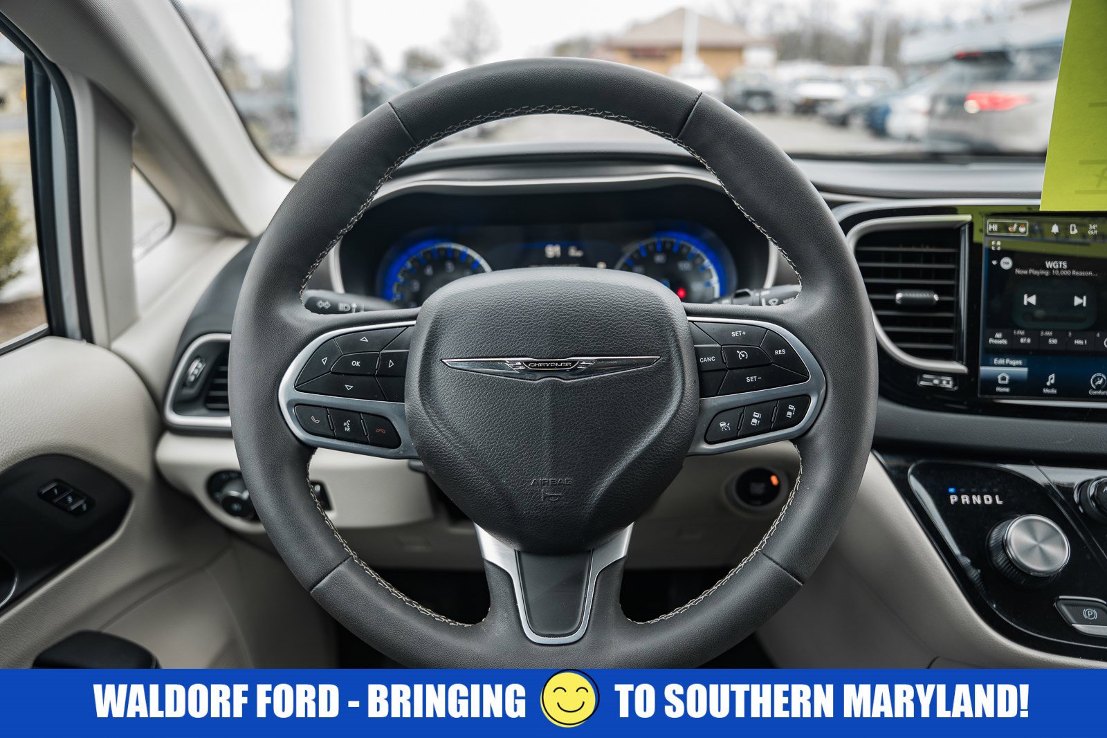 Used 2024 Chrysler Pacifica Touring-L image 29