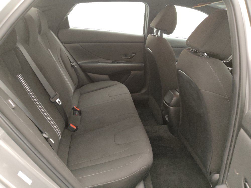 Used 2025 Hyundai Elantra Sport FWD image 19