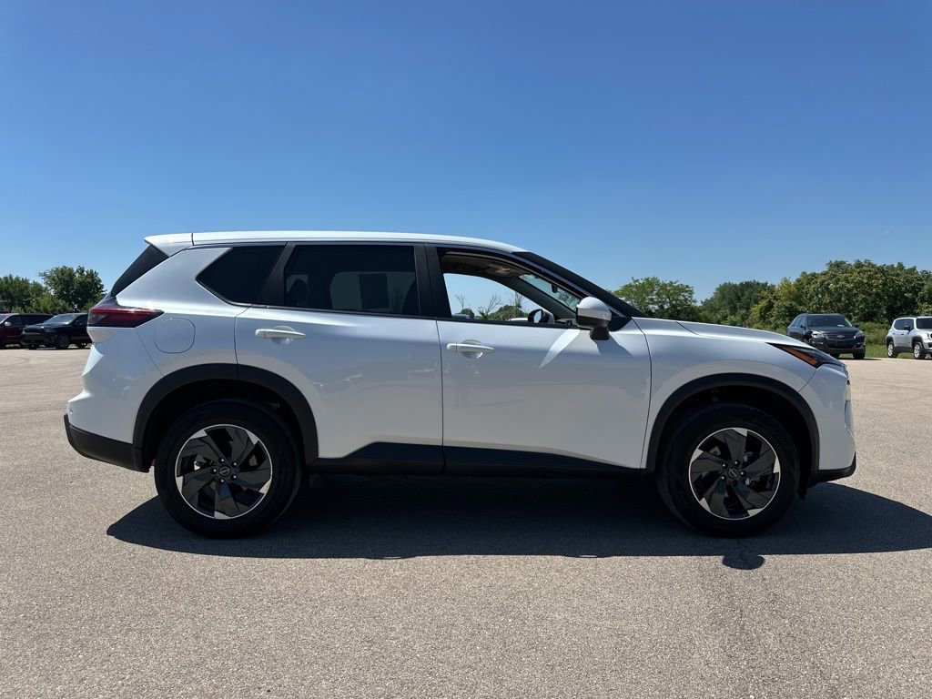 Used 2024 Nissan Rogue SV image 4