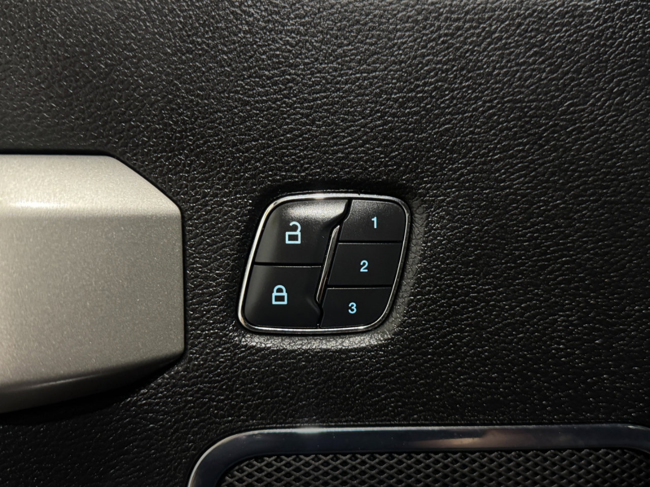 Used 2017 Ford F250 Lariat w/ Lariat Ultimate Package image 23