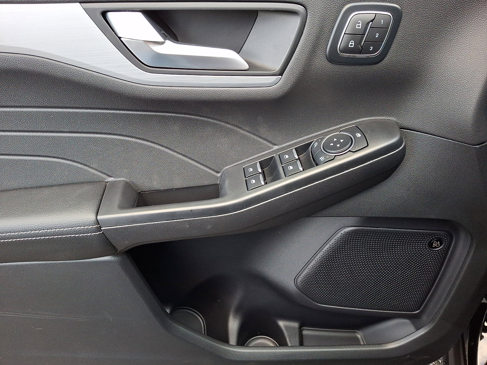 New 2026 Ford Escape SE w/ PHEV Premium Package image 7