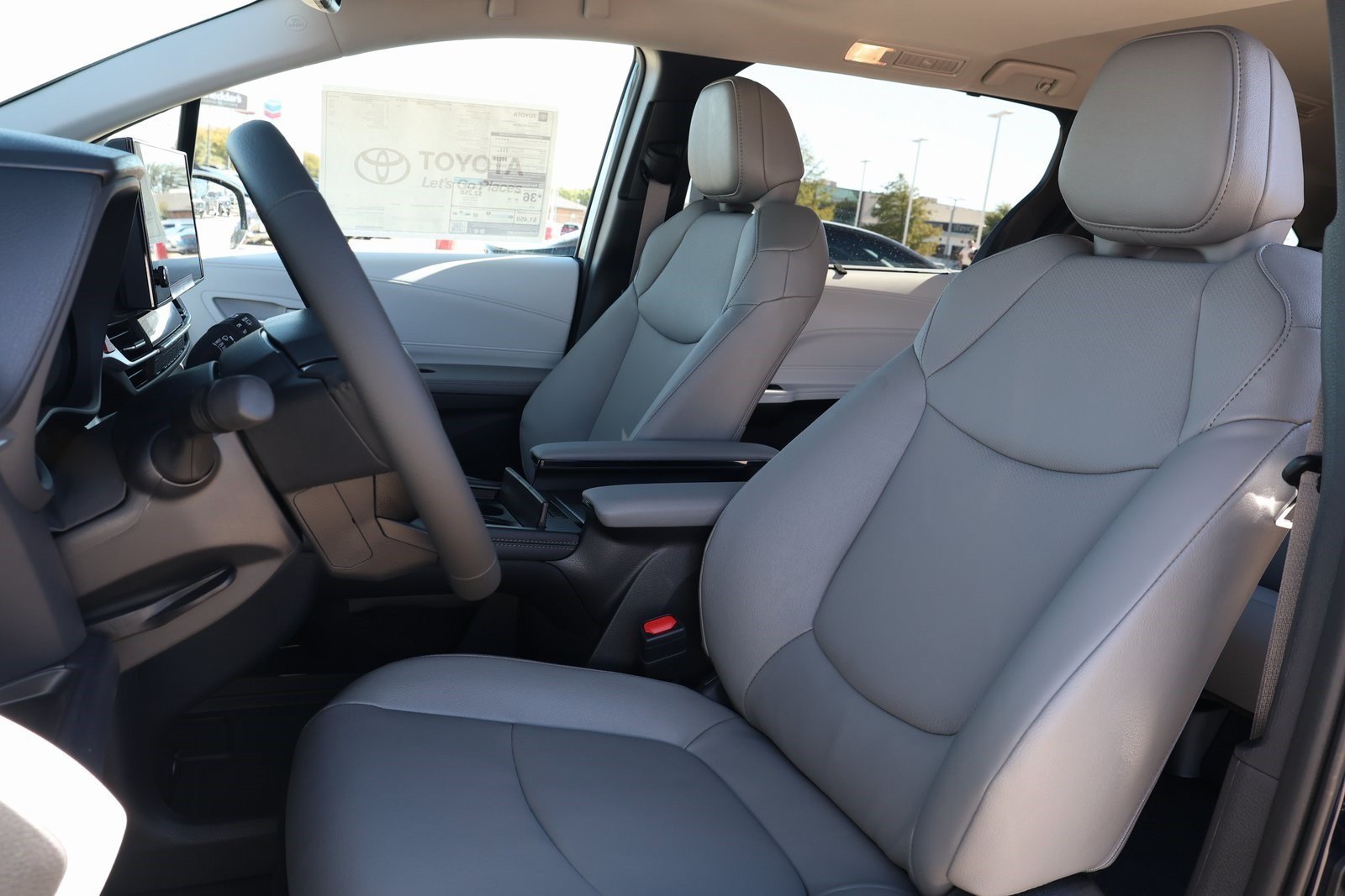 New 2026 Toyota Sienna XLE FWD image 27
