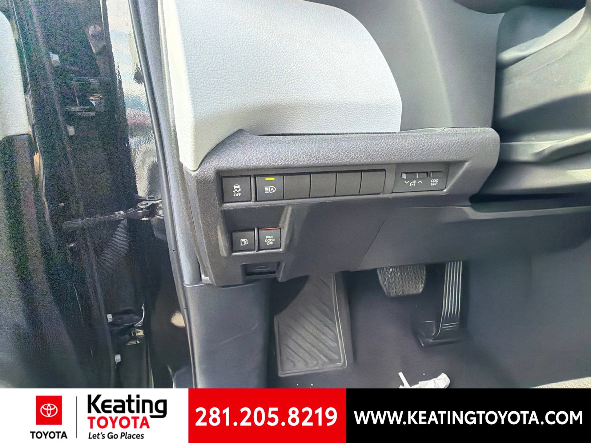 Certified 2025 Toyota Sienna LE FWD image 15