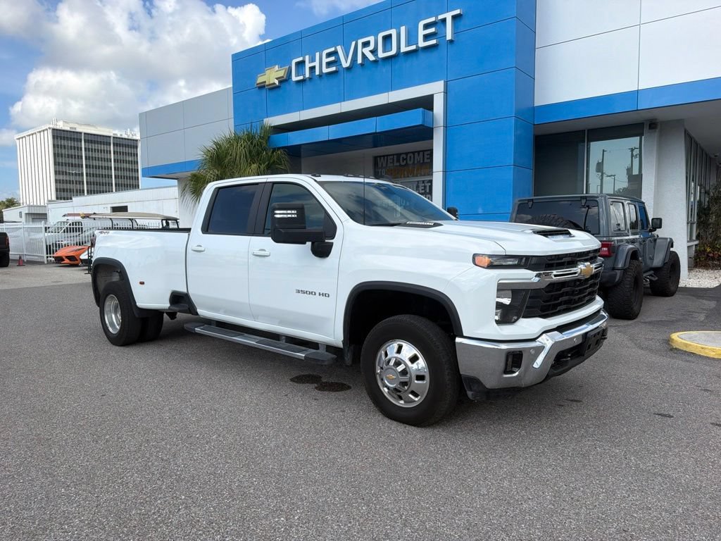 Used 2025 Chevrolet Silverado 3500 LT w/ Safety Package AWD/4WD image 3