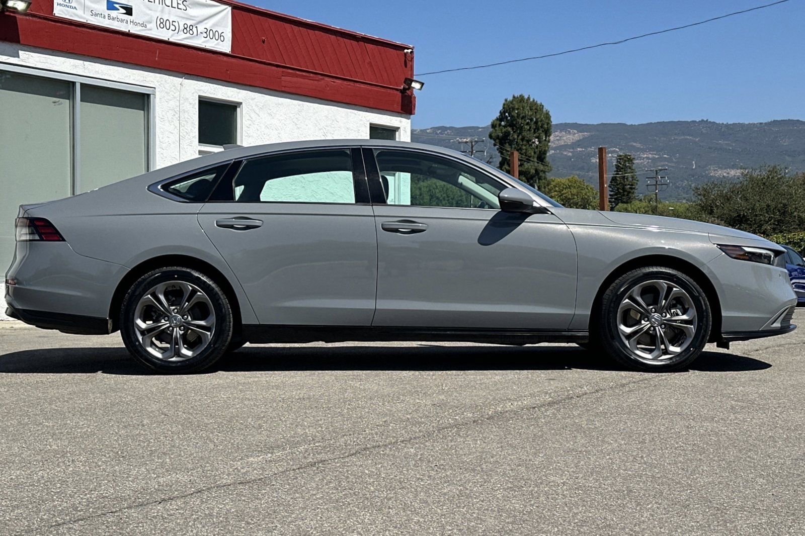 Used 2023 Honda Accord EX-L image 3