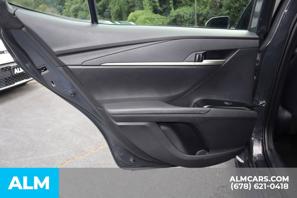 Used 2025 Toyota Camry SE image 19