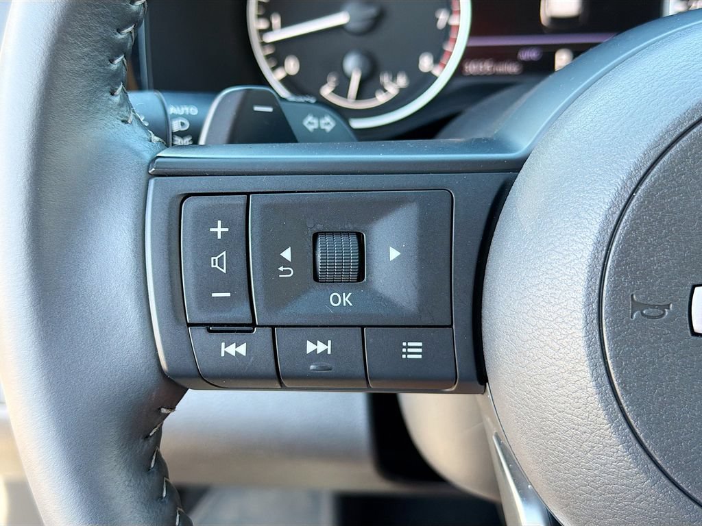 Used 2025 Nissan Pathfinder SV AWD/4WD image 18