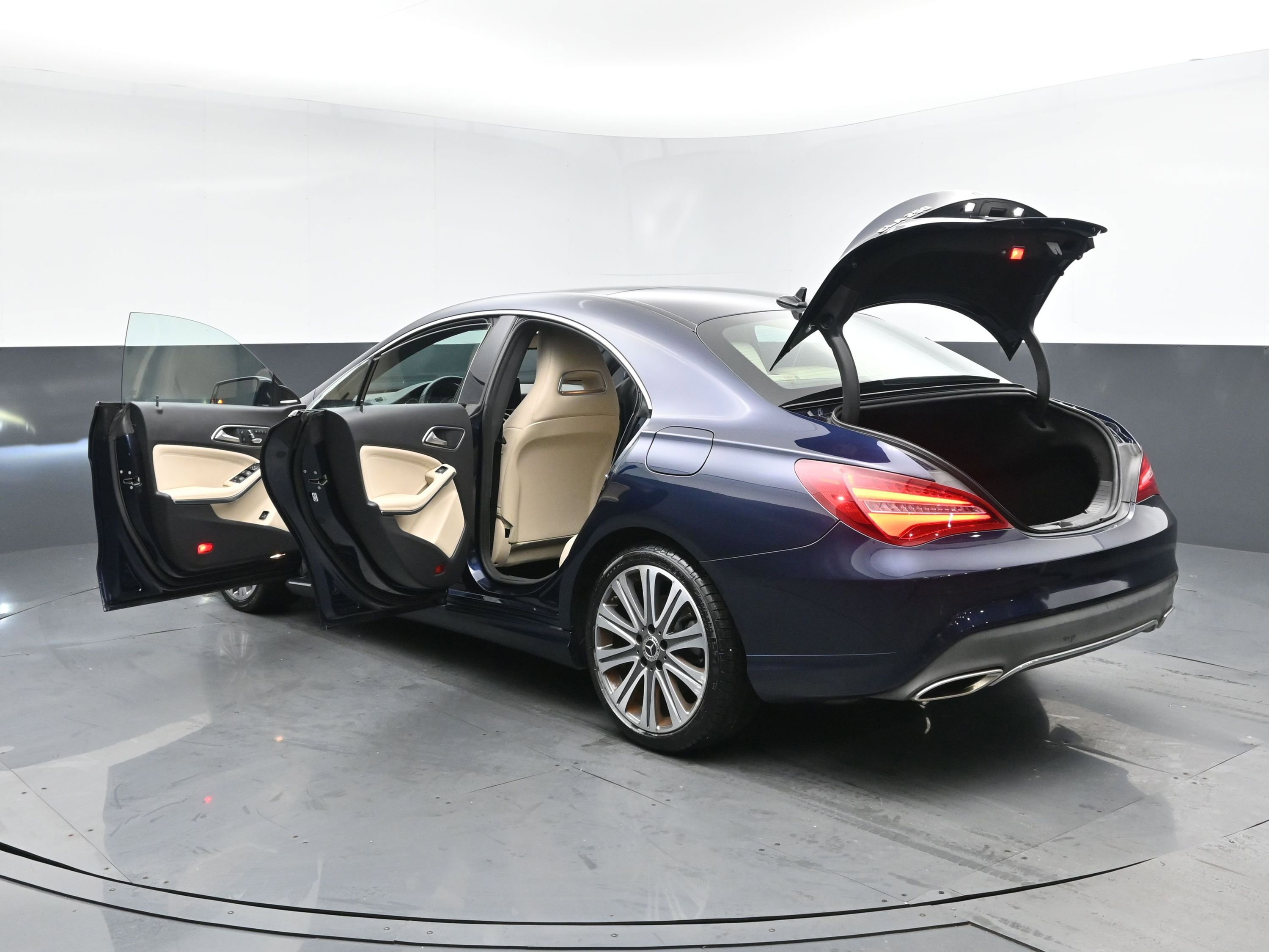 Used 2019 Mercedes-Benz CLA 250 4MATIC image 32