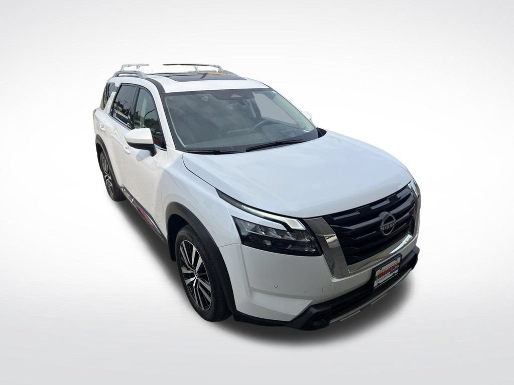 Certified 2025 Nissan Pathfinder Platinum w/ Cargo Package AWD/4WD image 40